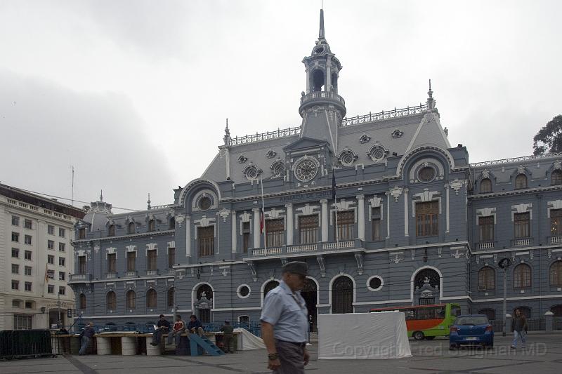 20071221 100933 D2X 4200x2800.jpg - This houses the Dept of the Navy, Valparaiso, Chile